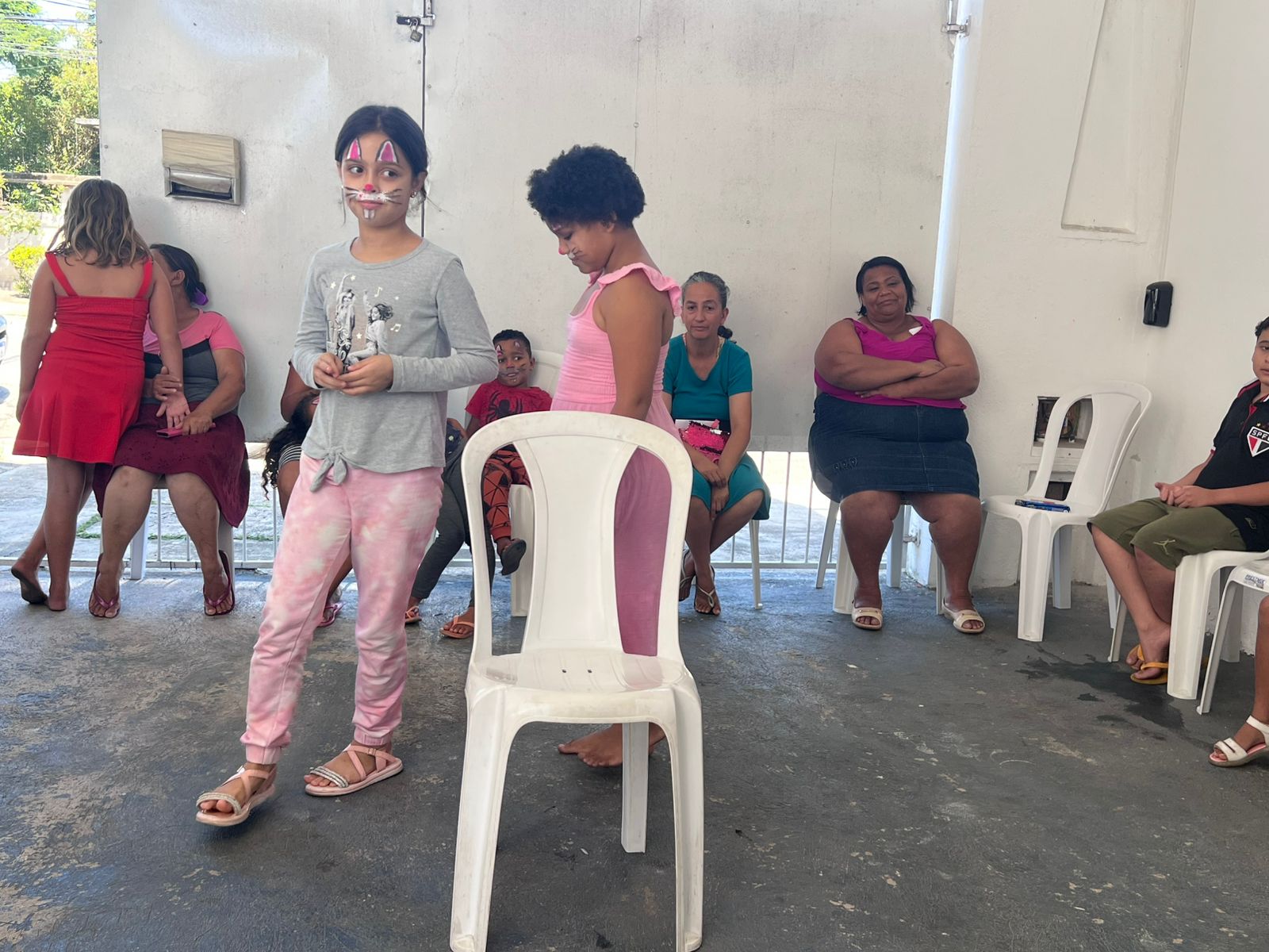 Dinâmica de grupo com crianças e famílias